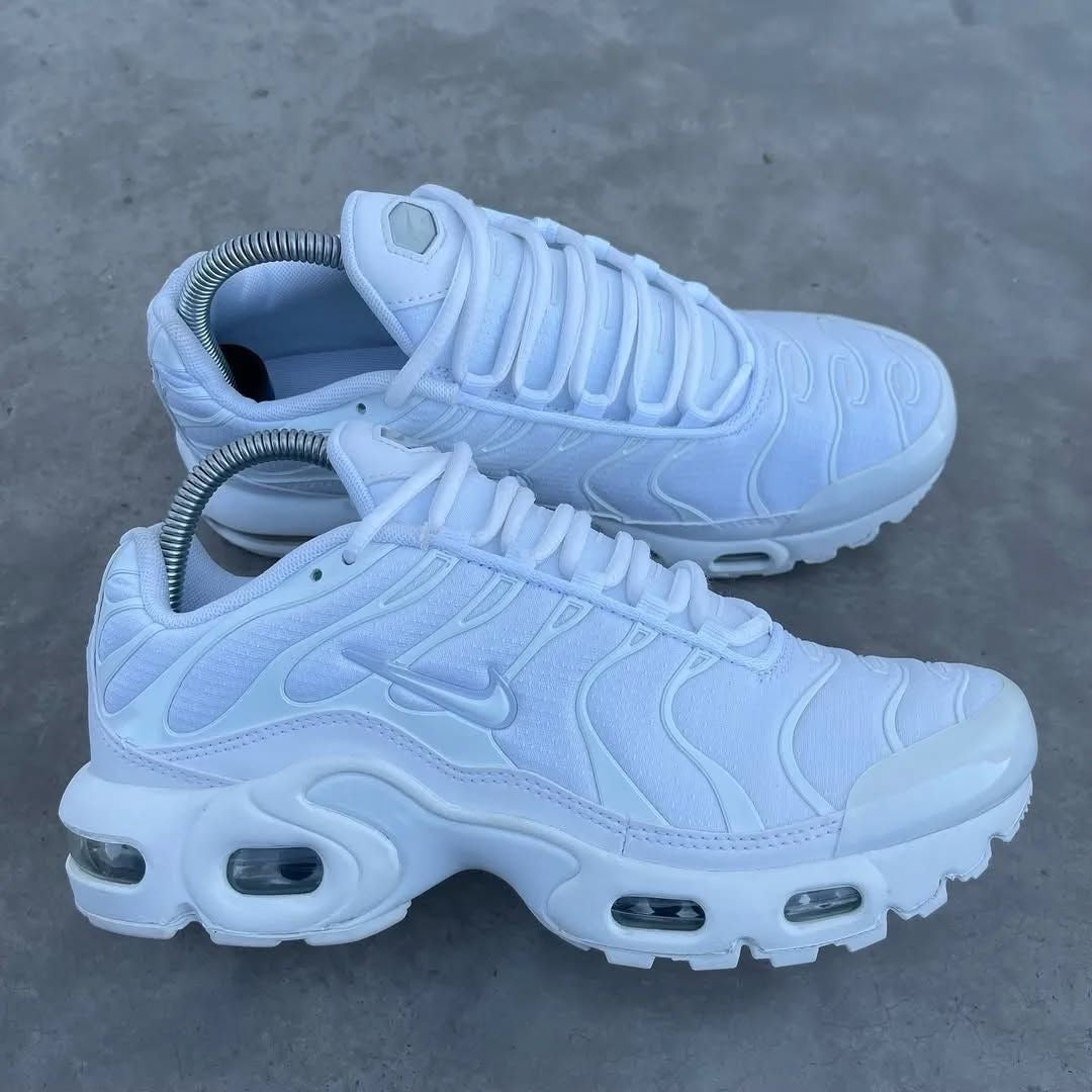 Nike aire max plus 🤍🖤