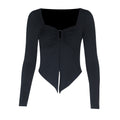 TOP MOULANT NOIR À MANCHES LONGUES ET FENDU À L'AVANT