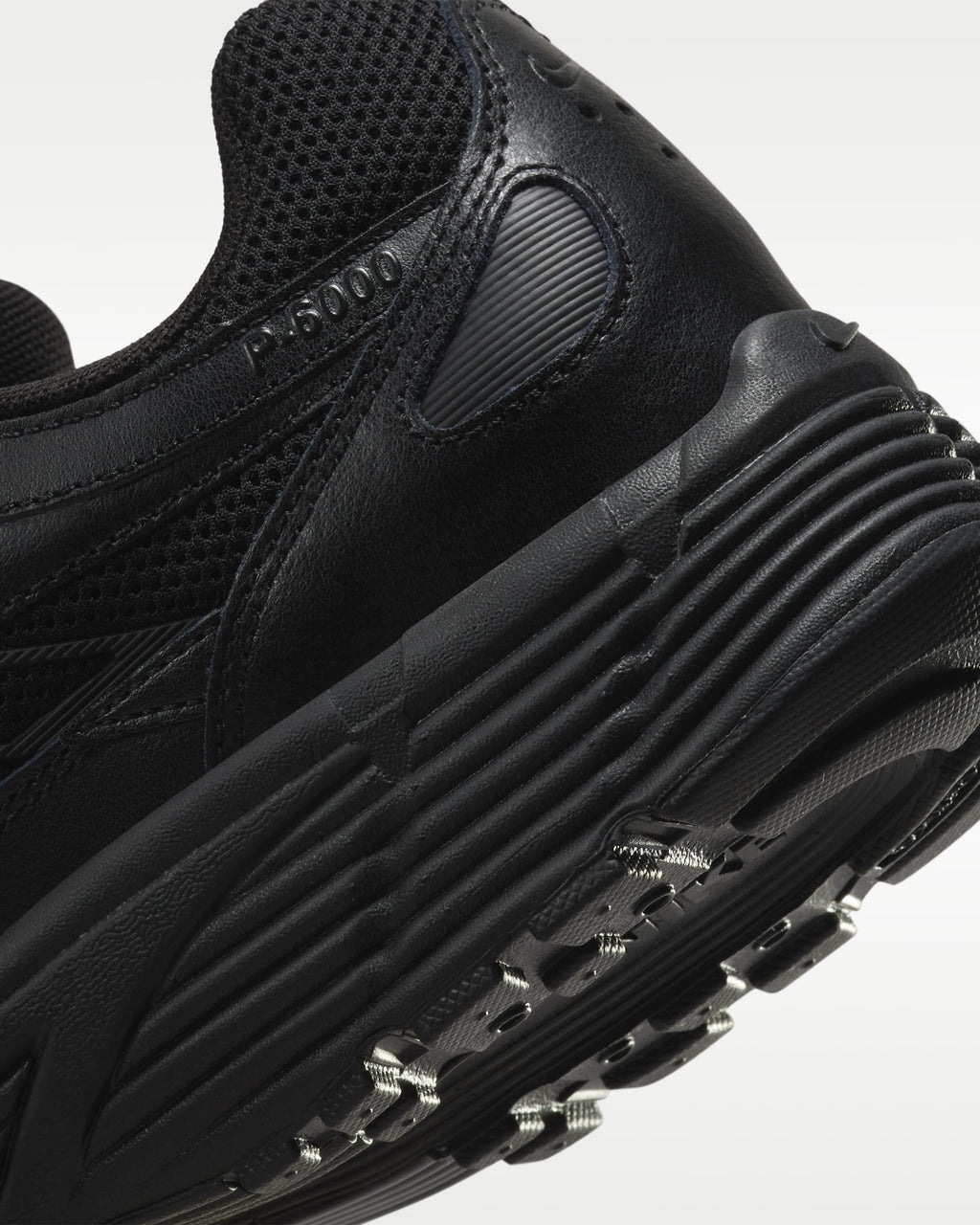 Nike-P6000