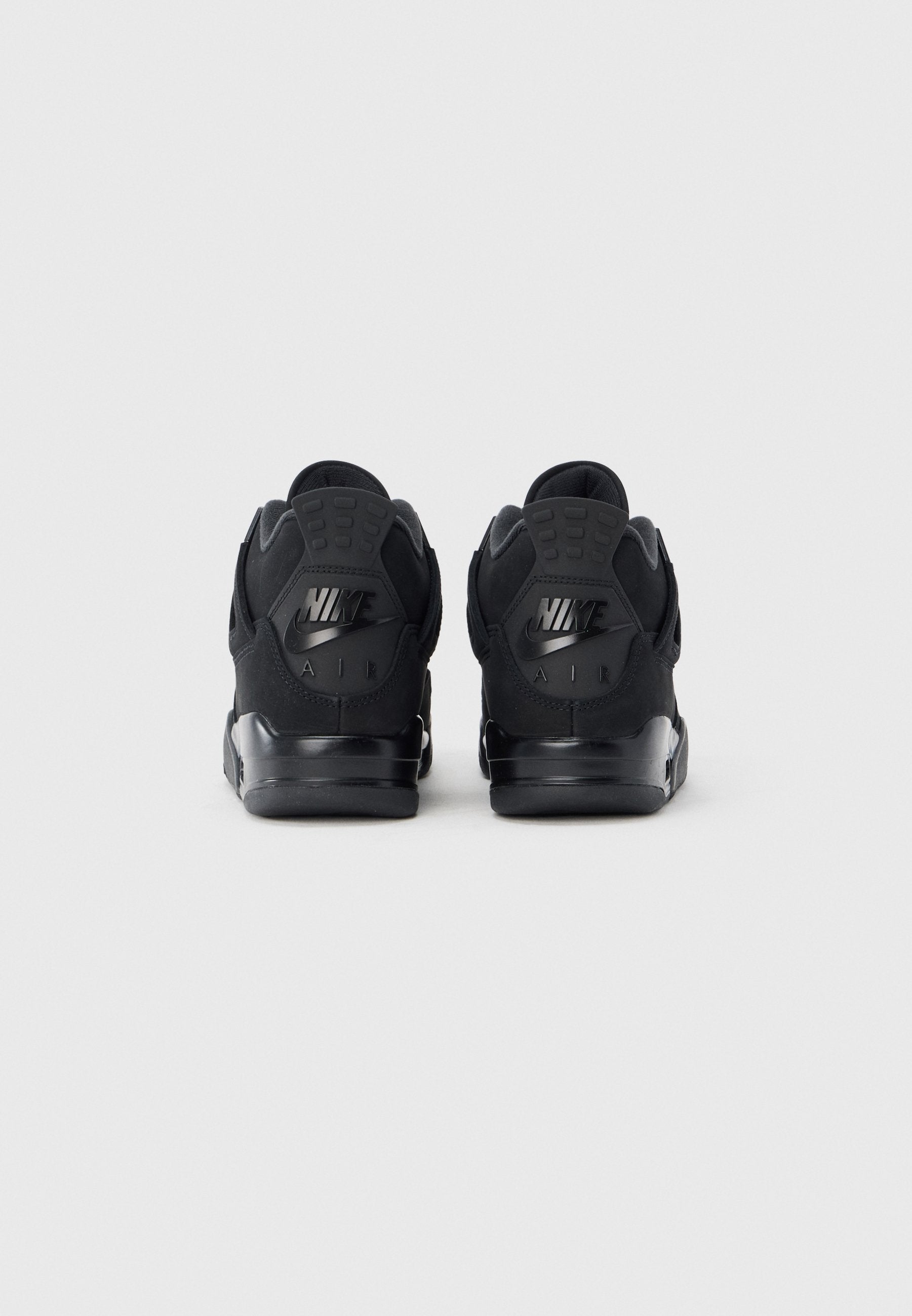 Jordan
AIR JORDAN 4 RETRO
