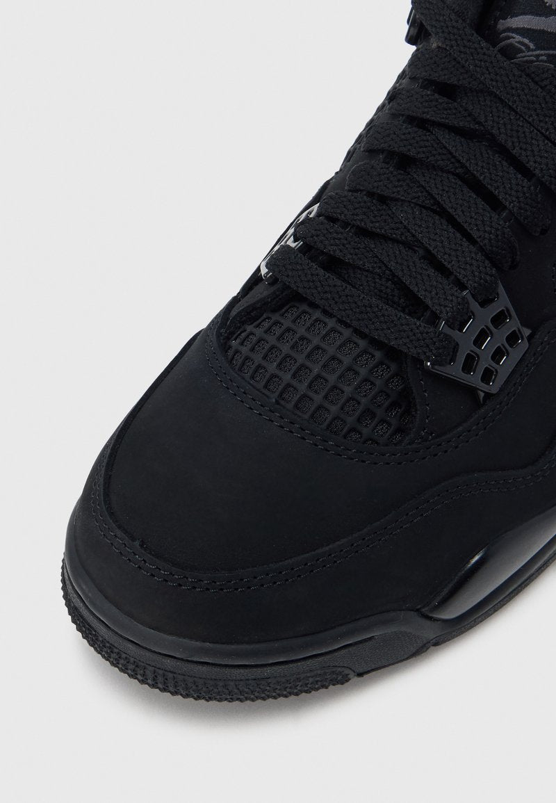 Jordan
AIR JORDAN 4 RETRO