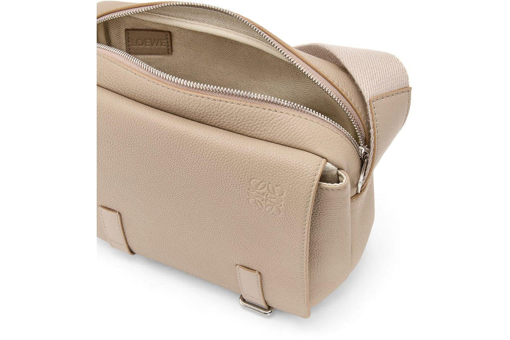 LOEWE XS Sac Messager Militaire Sable